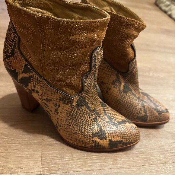 booties - Picture 1 of 3